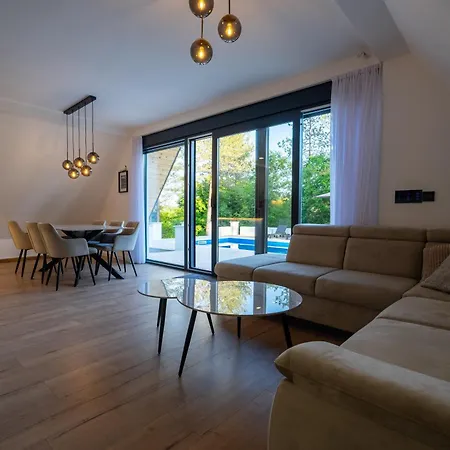 Pine Nest Semesterbostad *